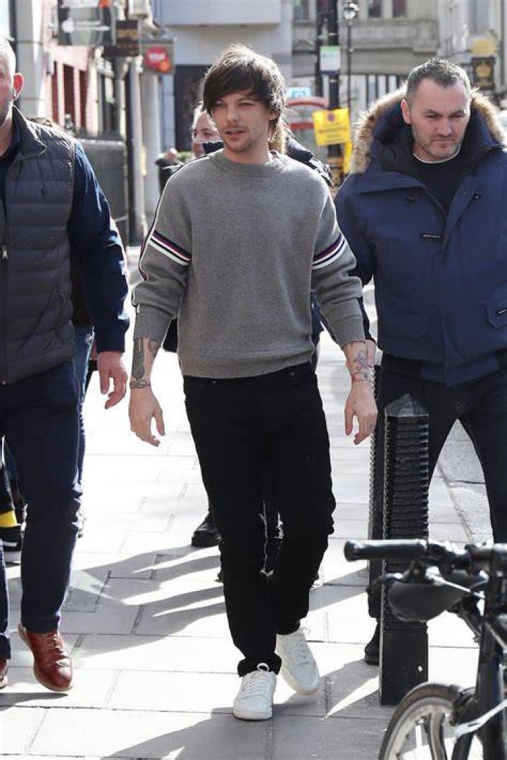 Louis Tomlinson Measurements Height and Wight