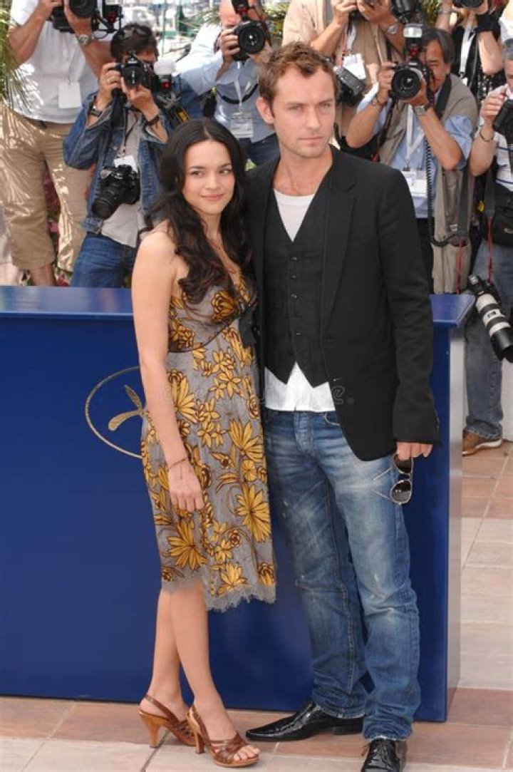 Unveil The Secrets: Norah Jones' Husband Revealed